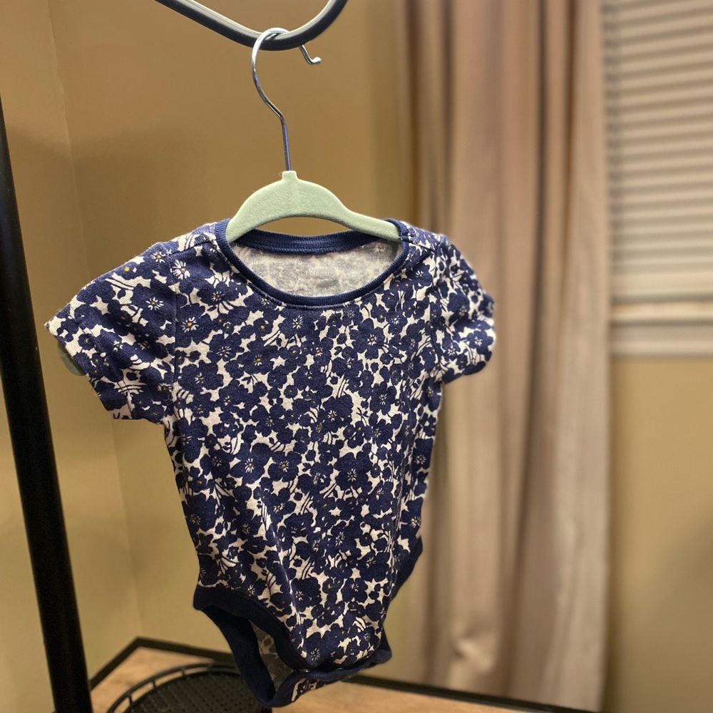Baby floral onesie 0-3 months